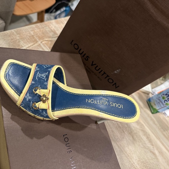 LV Denim clogs, size 39, WORN ONCE ONLY! Purchased from the New York City Store - Picture 6 of 9